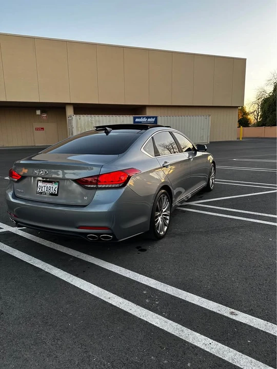 2015 Hyundai Genesis - Image 5 of 19