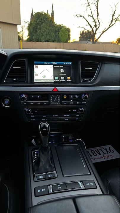 2015 Hyundai Genesis - Image 14 of 19