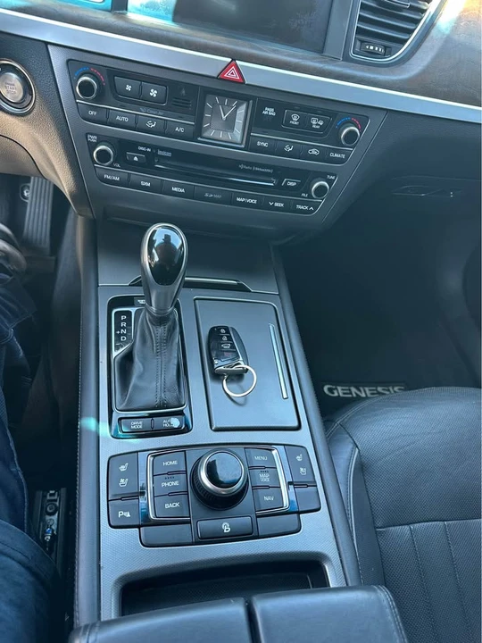2015 Hyundai Genesis - Image 11 of 12