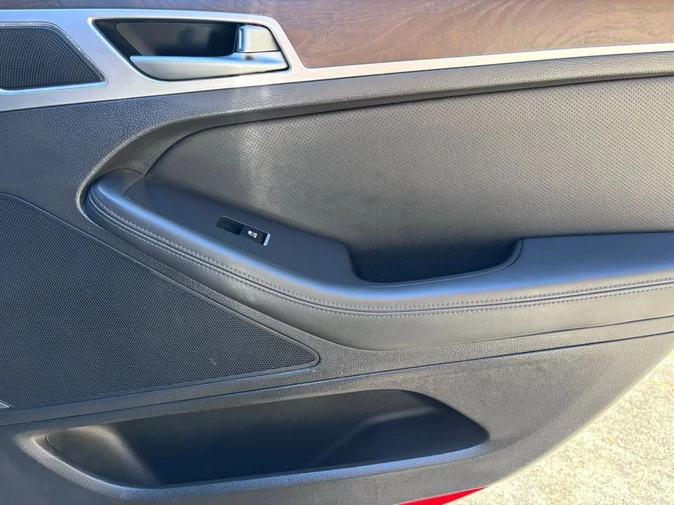 2015 Hyundai Genesis - Image 19 of 20