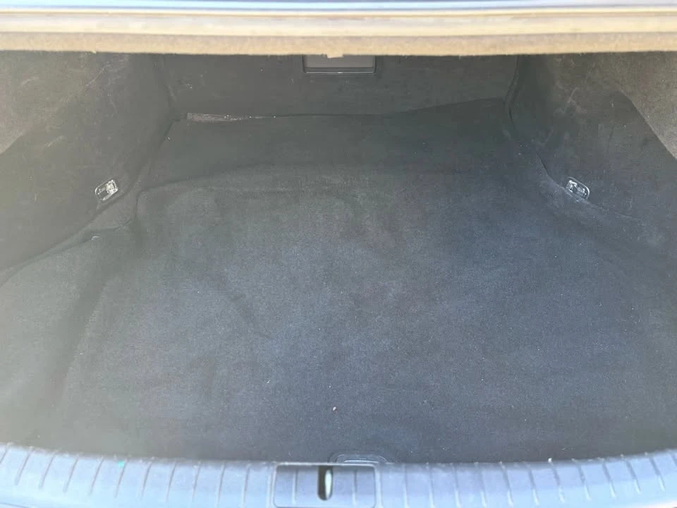 2015 Hyundai Genesis - Image 11 of 20