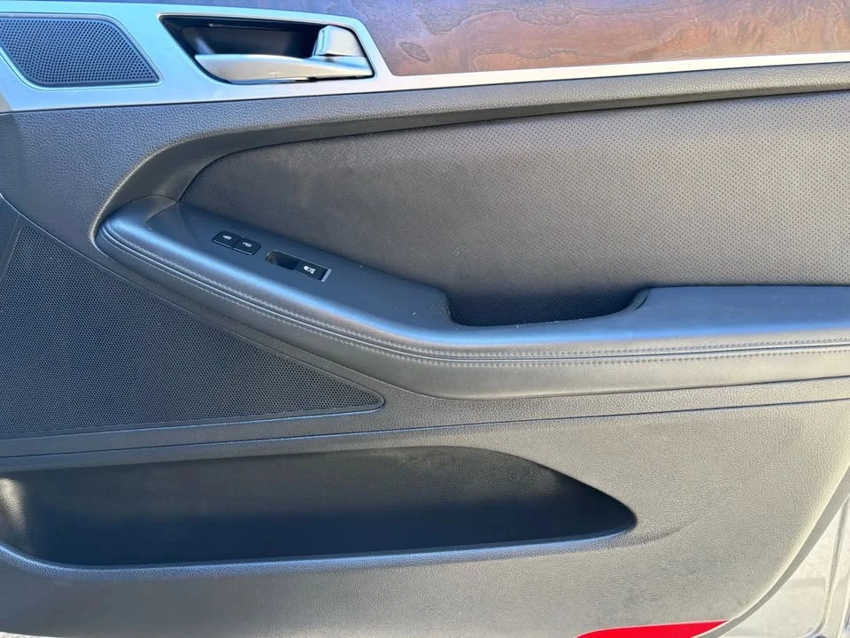 2015 Hyundai Genesis - Image 15 of 20