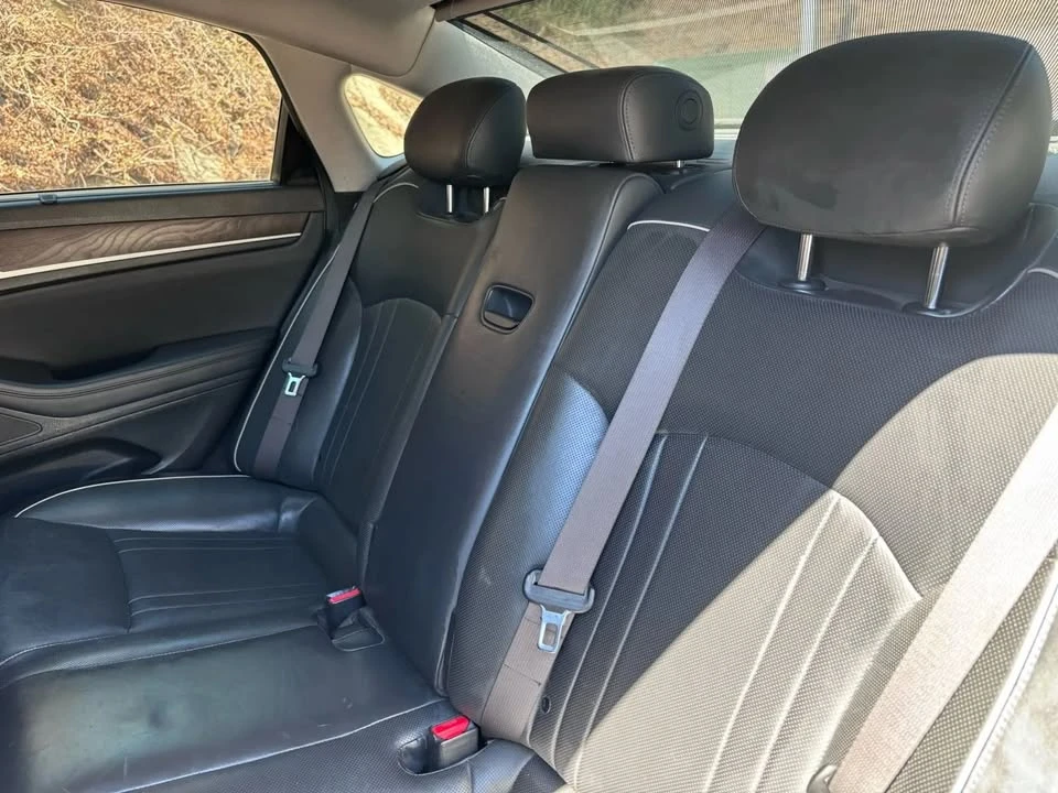 2015 Hyundai Genesis - Image 18 of 20