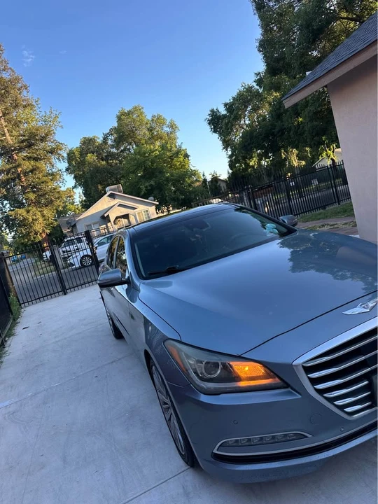 2015 Hyundai Genesis - Image 2 of 9