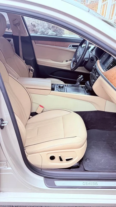 2015 Hyundai Genesis - Image 8 of 9