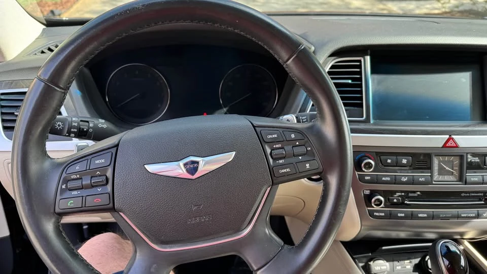 2015 Hyundai Genesis - Image 5 of 10