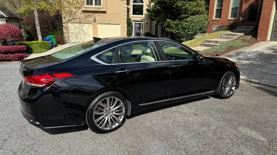 2015 Hyundai Genesis - Image 2 of 10