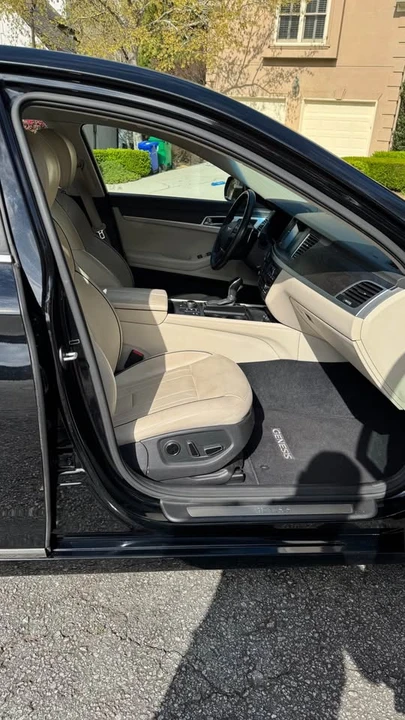 2015 Hyundai Genesis - Image 9 of 10