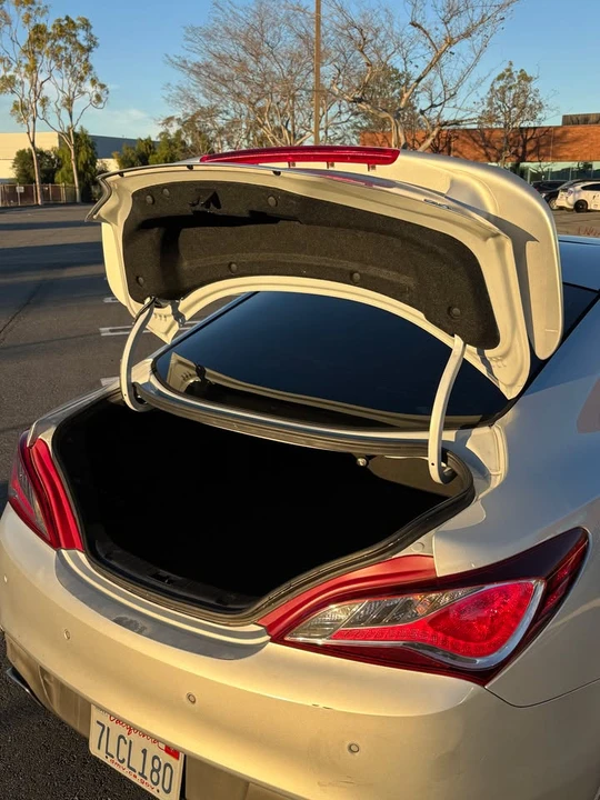 2015 Hyundai Genesis Coupe - Image 16 of 19