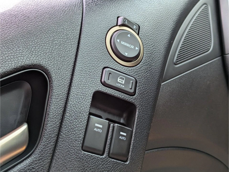 2015 Hyundai Genesis Coupe - Image 18 of 20