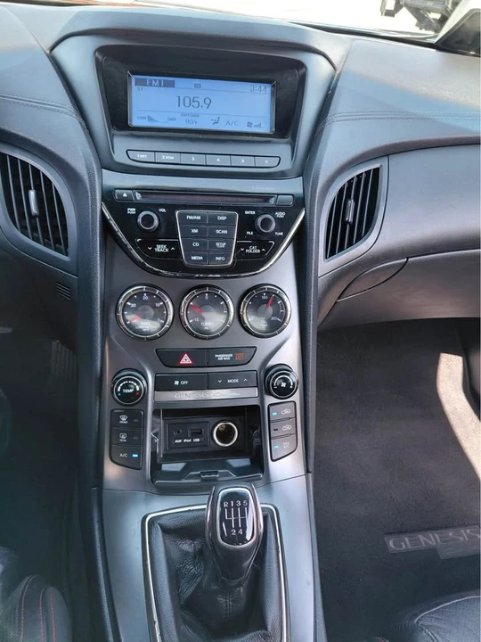 2015 Hyundai Genesis Coupe - Image 9 of 11