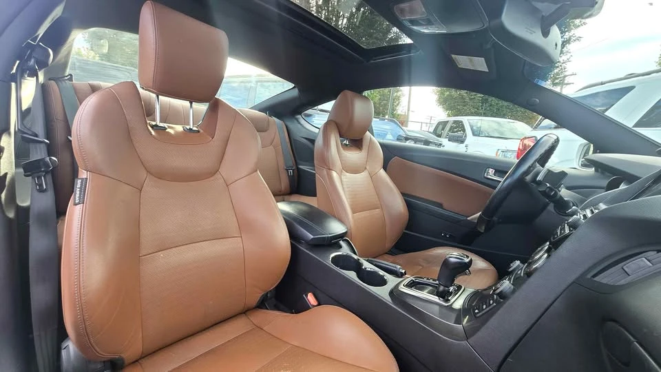 2015 Hyundai Genesis Coupe - Image 9 of 10