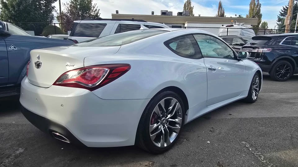 2015 Hyundai Genesis Coupe - Image 5 of 10