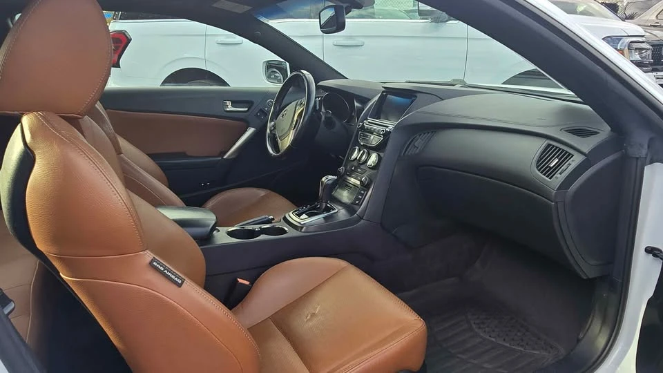 2015 Hyundai Genesis Coupe - Image 8 of 10