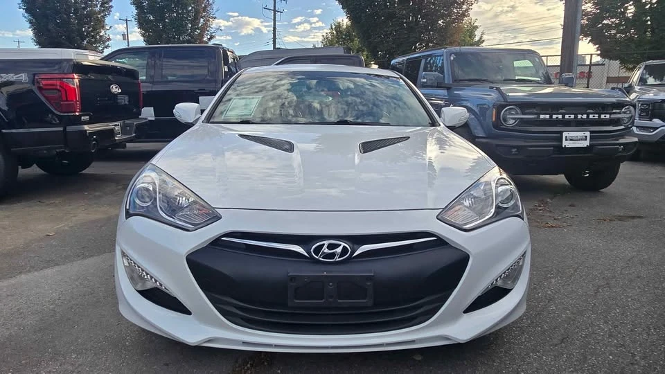 2015 Hyundai Genesis Coupe - Image 2 of 10