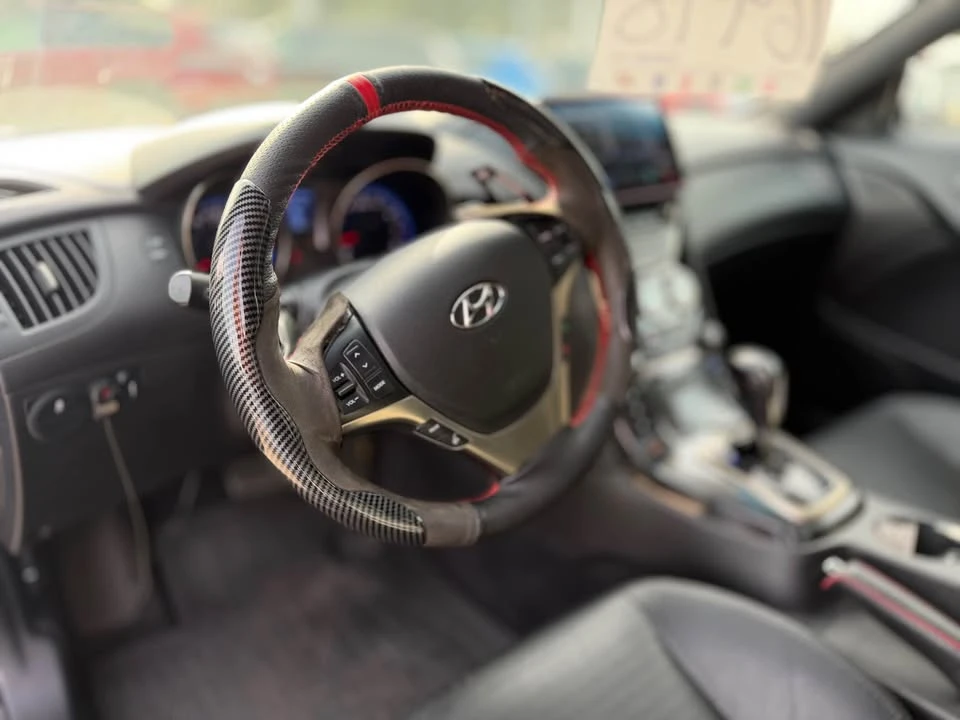 2015 Hyundai Genesis Coupe - Image 6 of 10