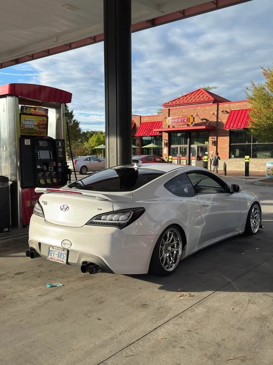 2015 Hyundai Genesis Coupe - Image 4 of 12