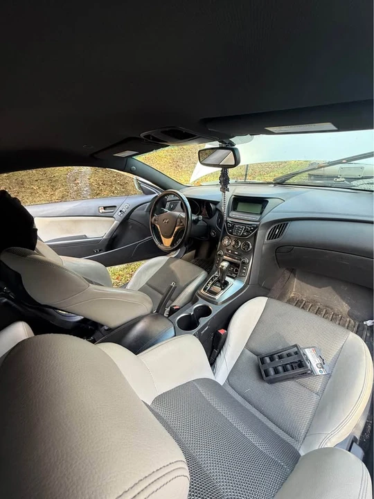 2015 Hyundai Genesis Coupe - Image 9 of 12