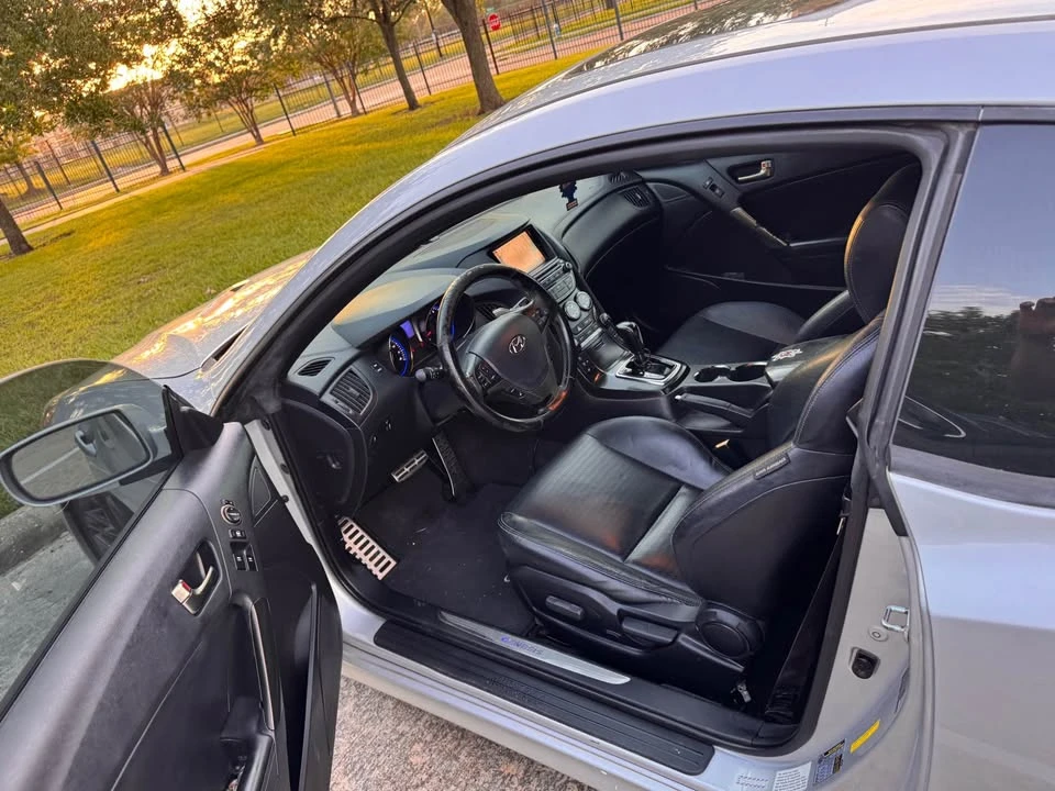 2015 Hyundai Genesis Coupe - Image 9 of 12