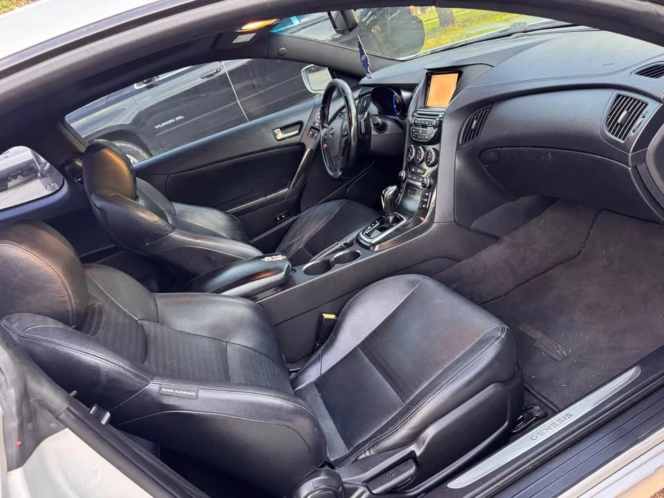2015 Hyundai Genesis Coupe - Image 11 of 12
