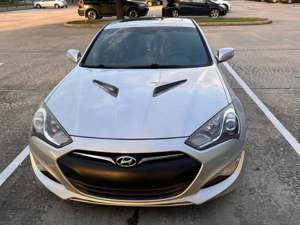 2015 Hyundai Genesis Coupe - Image 2 of 12
