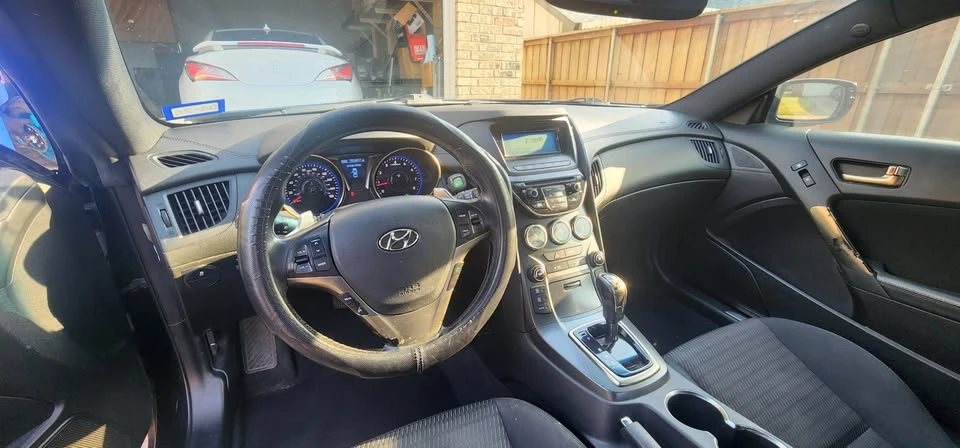 2015 Hyundai Genesis Coupe - Image 8 of 9