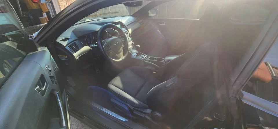 2015 Hyundai Genesis Coupe - Image 6 of 9