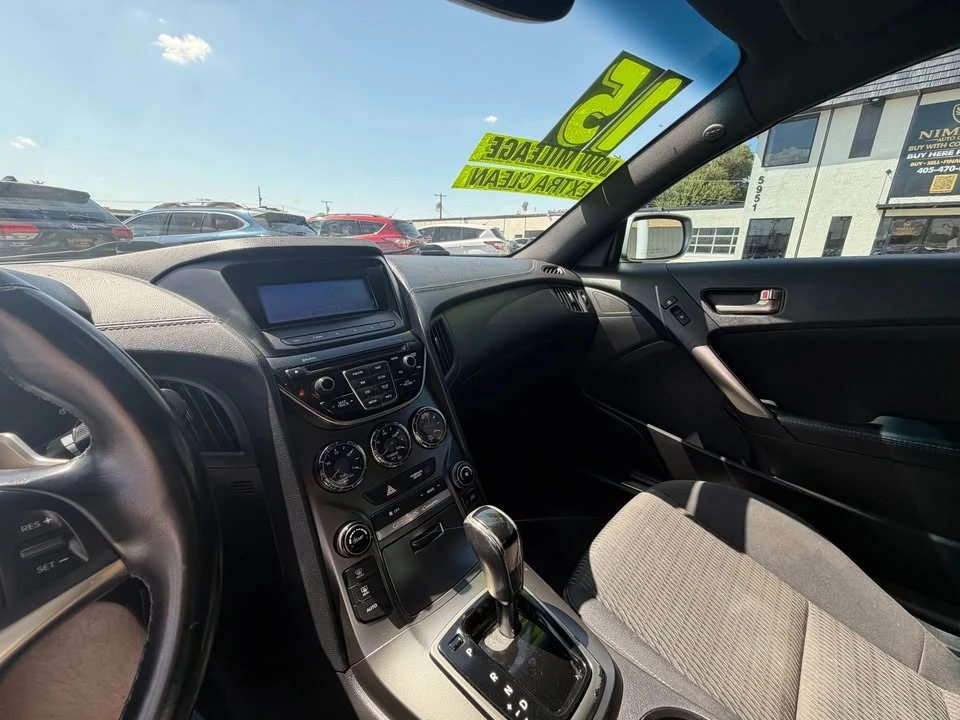 2015 Hyundai Genesis Coupe - Image 19 of 20