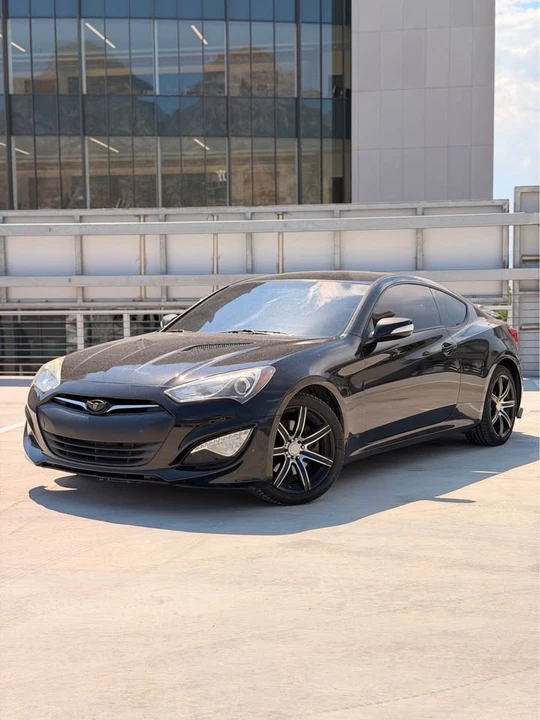 2015 Hyundai Genesis Coupe - Image 12 of 17