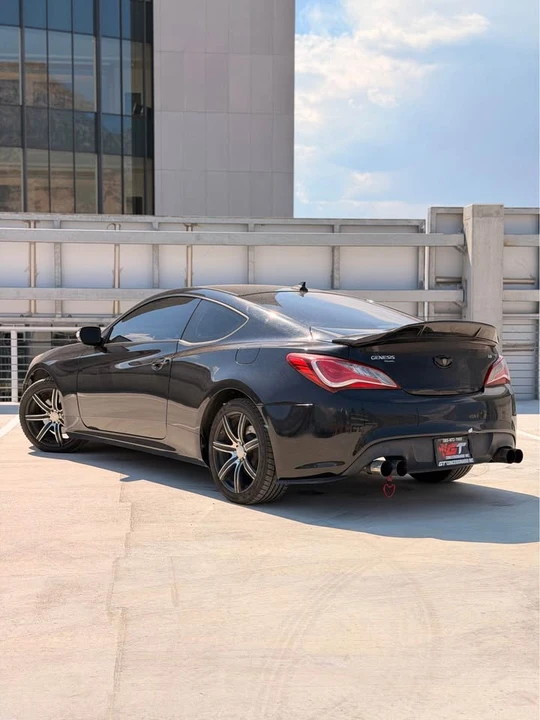 2015 Hyundai Genesis Coupe - Image 8 of 17