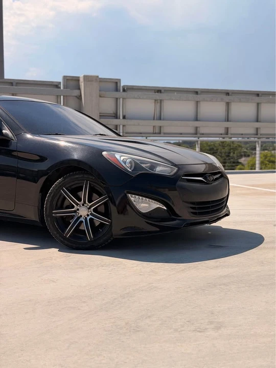 2015 Hyundai Genesis Coupe - Image 2 of 17