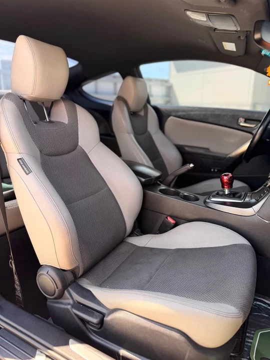 2015 Hyundai Genesis Coupe - Image 15 of 17