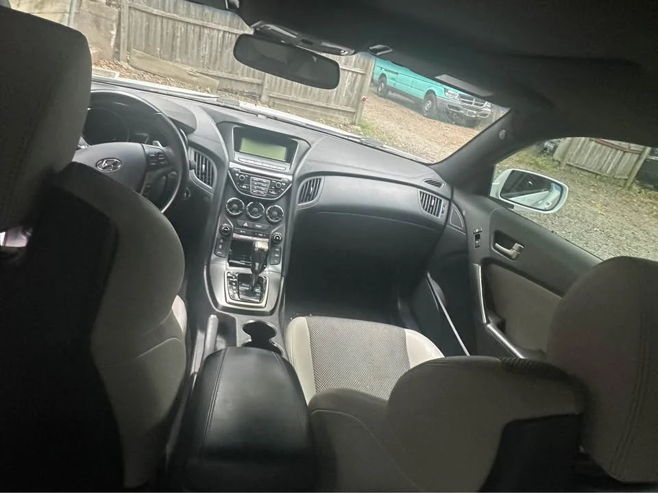 2015 Hyundai Genesis Coupe - Image 15 of 16