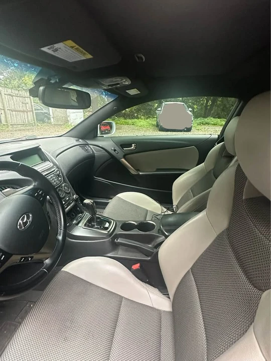 2015 Hyundai Genesis Coupe - Image 10 of 16