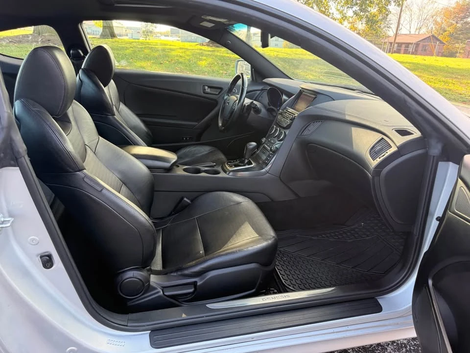 2015 Hyundai Genesis Coupe - Image 7 of 17