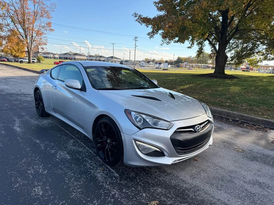 2015 Hyundai Genesis Coupe - Image 2 of 17