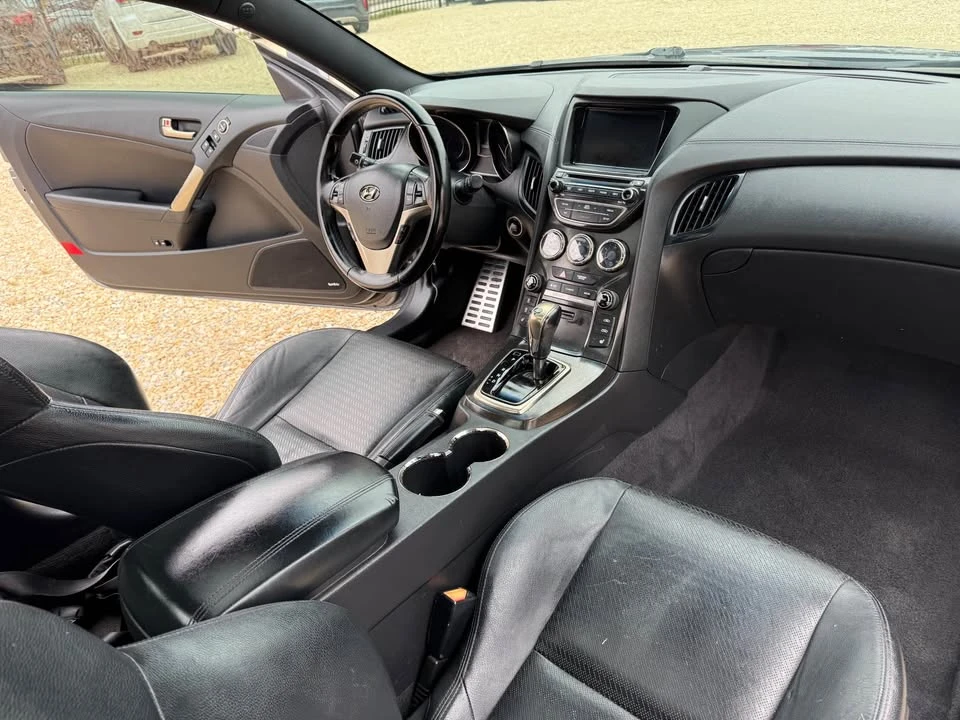 2015 Hyundai Genesis Coupe - Image 16 of 20