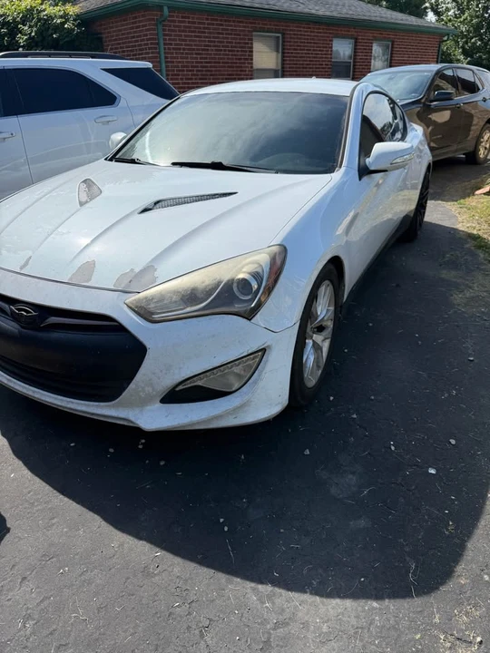 2015 Hyundai Genesis Coupe - Image 9 of 12