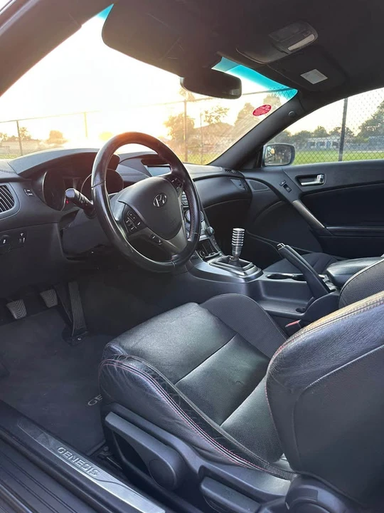 2015 Hyundai Genesis Coupe - Image 6 of 10
