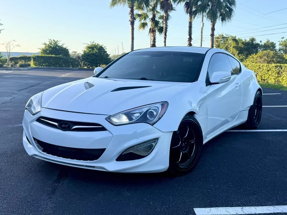 2015 Hyundai Genesis Coupe - Image 2 of 10