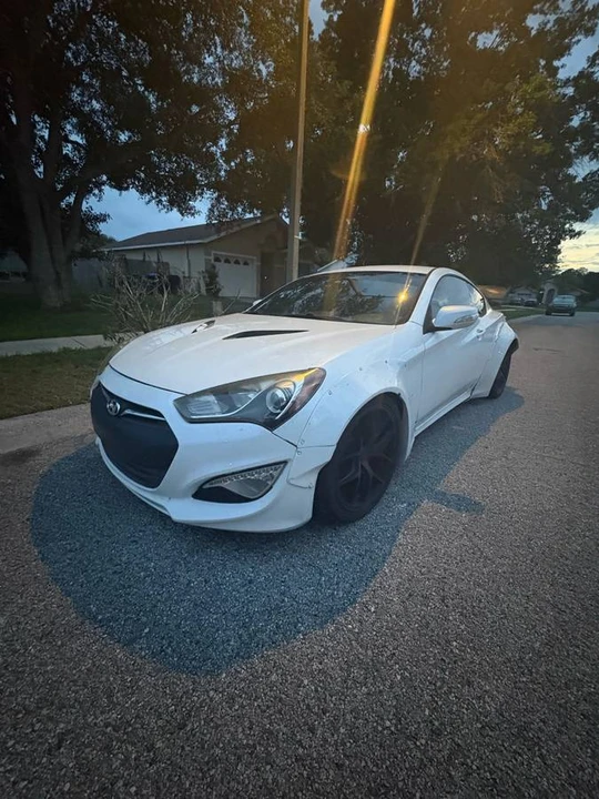 2015 Hyundai Genesis Coupe - Image 2 of 12