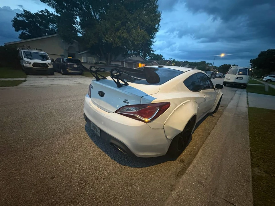 2015 Hyundai Genesis Coupe - Image 4 of 12