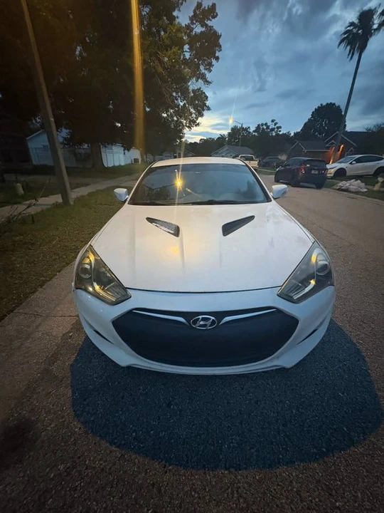 2015 Hyundai Genesis Coupe - Image 11 of 12