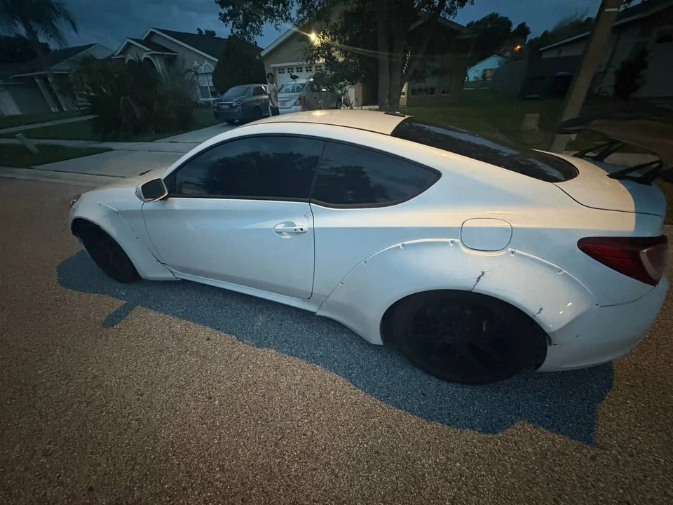 2015 Hyundai Genesis Coupe - Image 9 of 12