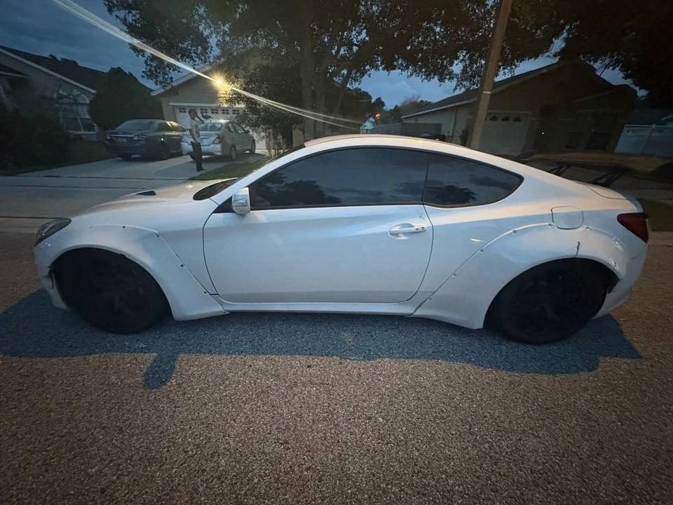 2015 Hyundai Genesis Coupe - Image 10 of 12