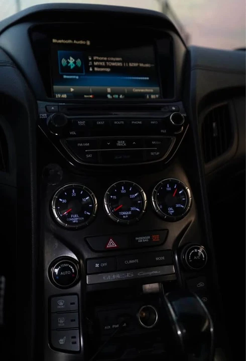 2015 Hyundai Genesis Coupe - Image 15 of 20