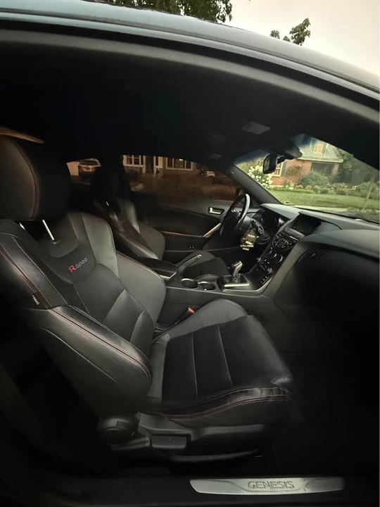 2015 Hyundai Genesis Coupe - Image 11 of 15
