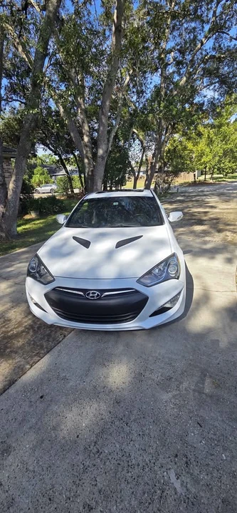 2015 Hyundai Genesis Coupe - Image 8 of 10