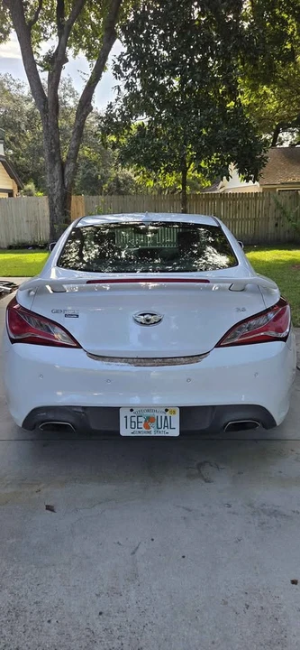 2015 Hyundai Genesis Coupe - Image 5 of 10