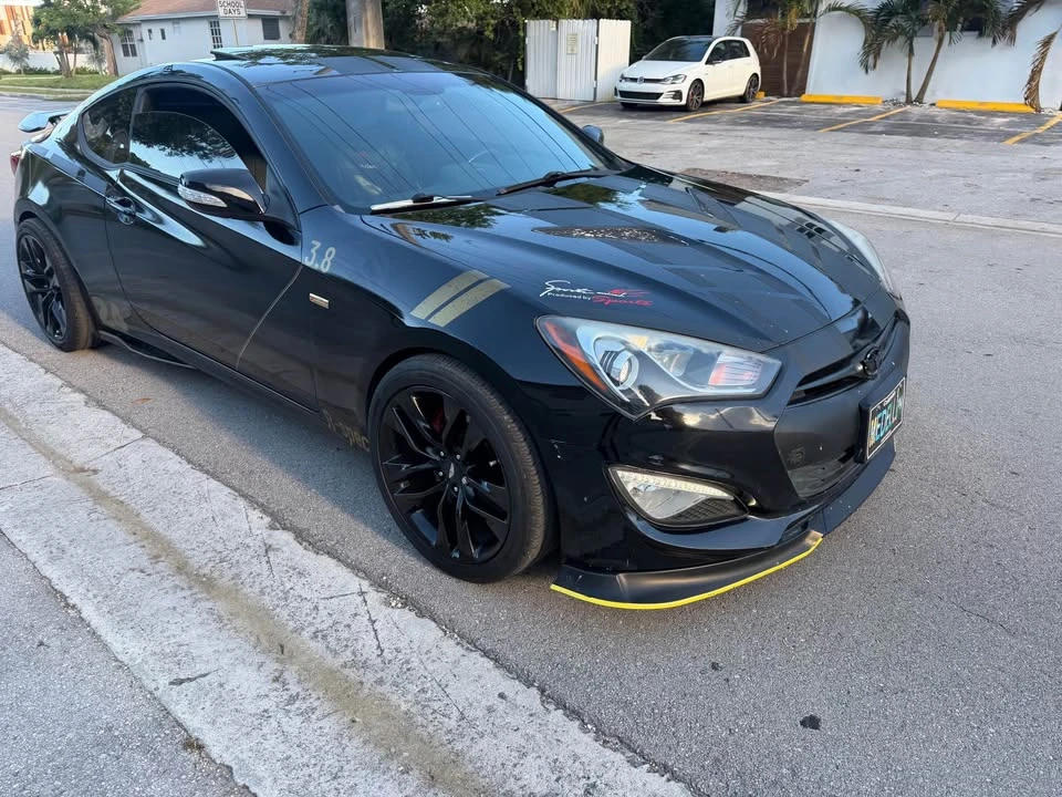 2015 Hyundai Genesis Coupe - Image 10 of 14